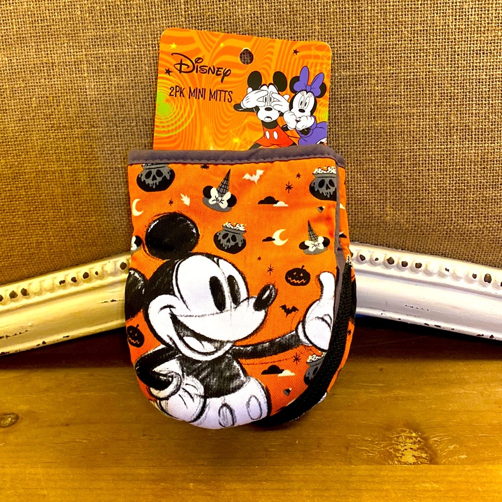 NWT Disney 2 Pack Halloween Mickey Kitchen Mini Mitts